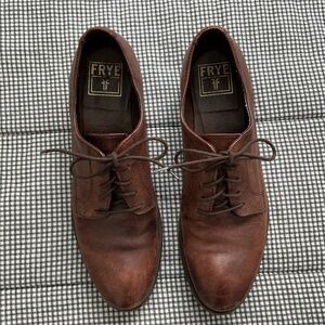 Frye Carson oxford